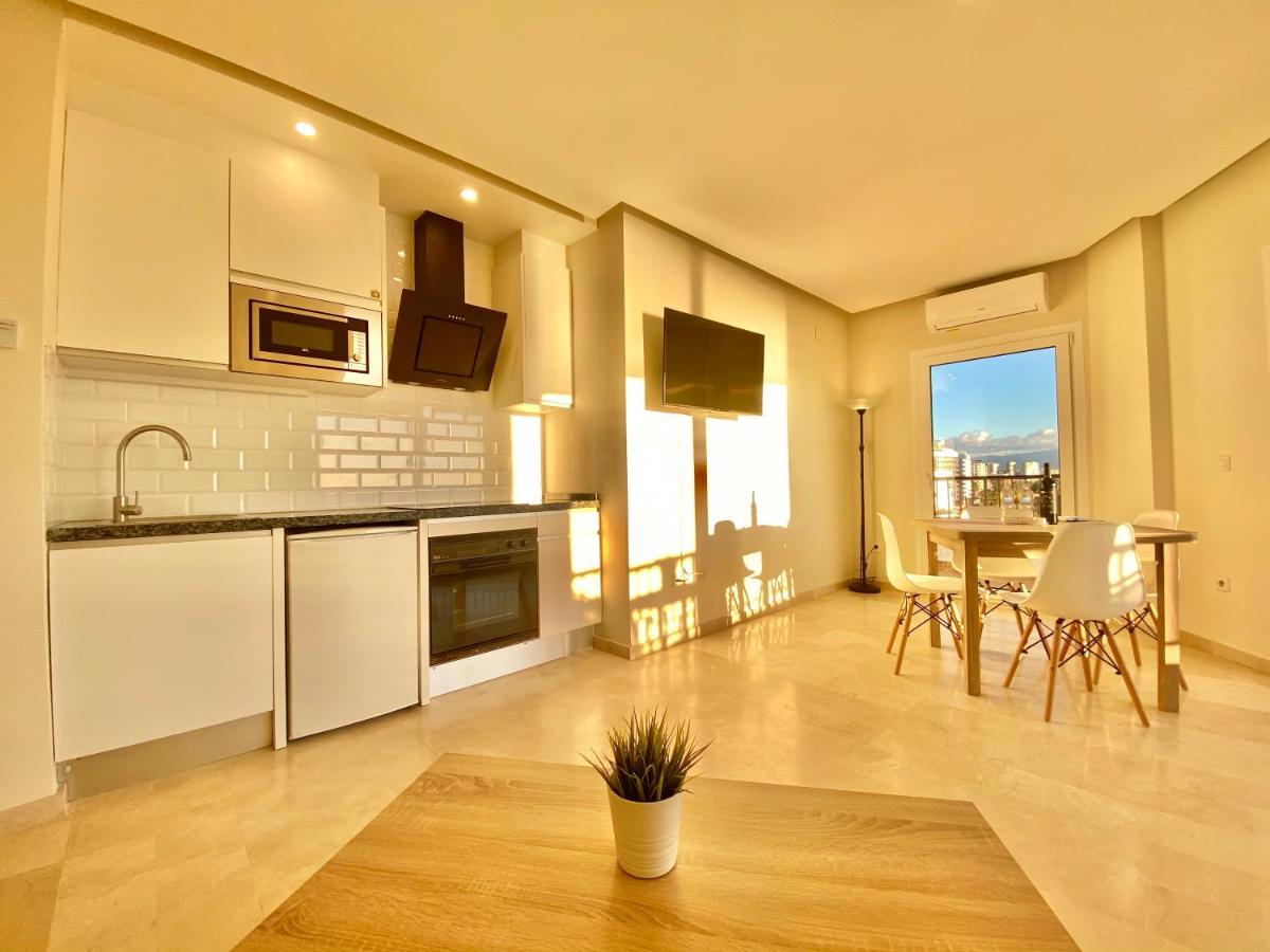 Apartamentos Turisticos Castillo Del Vigia 托雷莫利诺斯 外观 照片